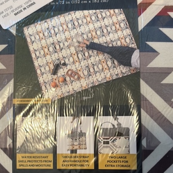 Pendleton Outdoor Blanket - Picture 7 of 8